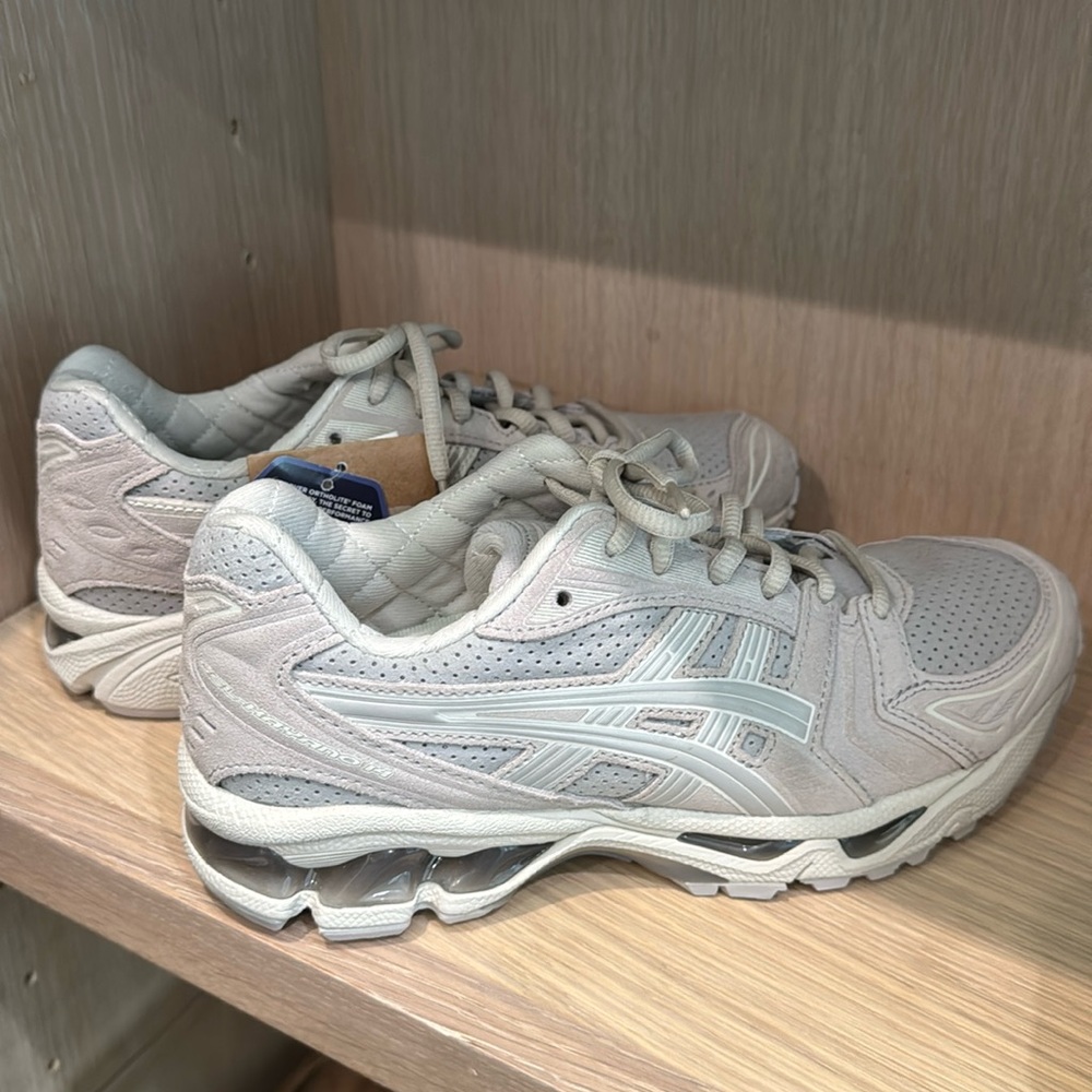 NEW - ASICS Gel - Hayano 14